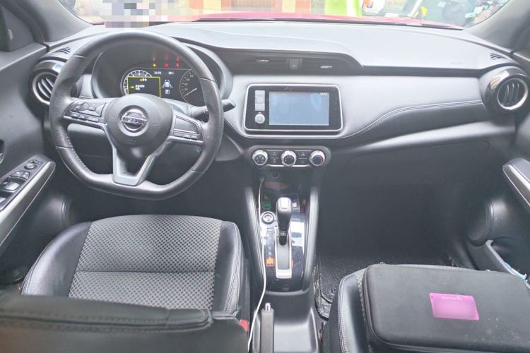 Used Nissan Kicks 2017 1.5L CVT Smart Edition Center Console