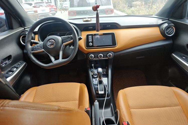Used Nissan Kicks 2017 1.5L CVT Smart Drive Edition Center Console