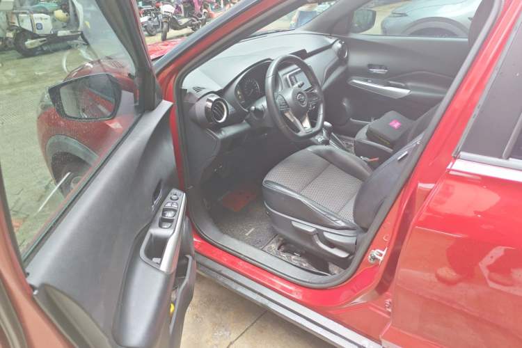 Used Nissan Kicks 2017 1.5L CVT Smart Edition Driver Seat