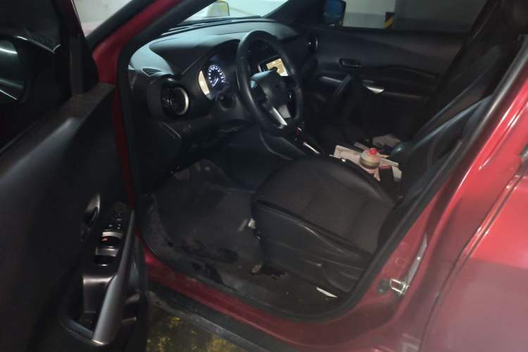 Used Nissan Kicks 2017 1.5L CVT Smart Drive Edition Driver Seat