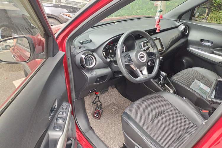 Used Nissan Kicks 2017 1.5L CVT Smart Drive Edition Driver Seat