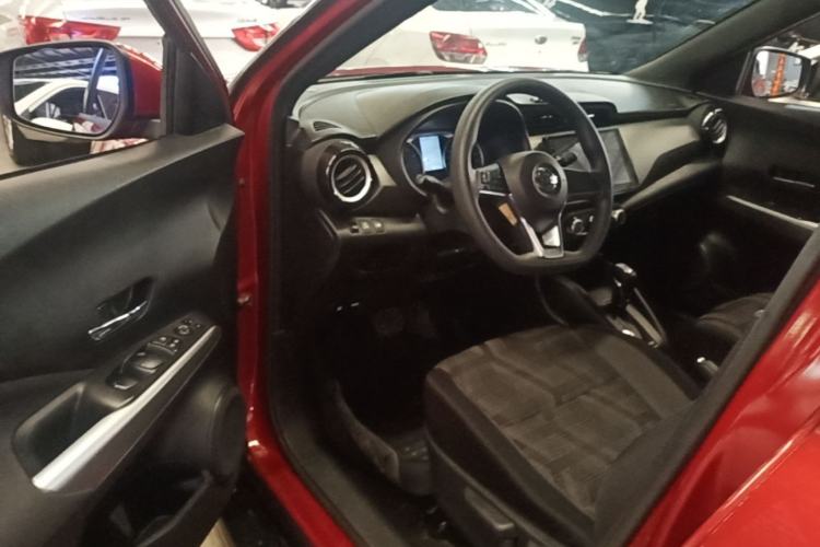 Used Nissan Kicks 2017 1.5L CVT Cool Enjoy Edition Driver Seat