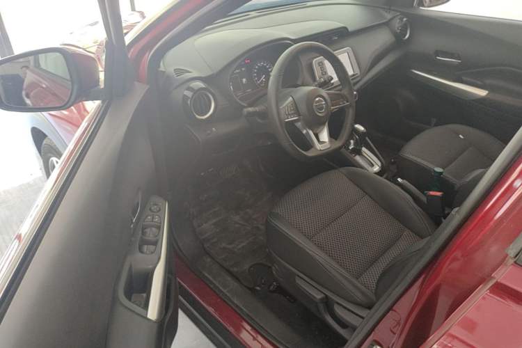 Used Nissan Kicks 2017 1.5L CVT Smart Drive Edition Driver Seat