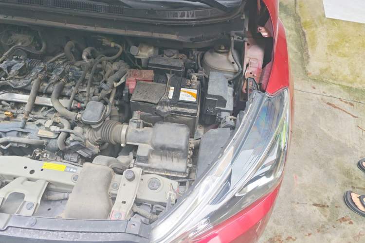 Used Nissan Kicks 2017 1.5L CVT Smart Edition Engine Bay Left