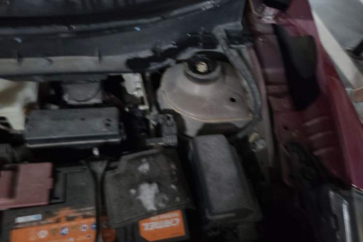 Used Nissan Kicks 2017 1.5L CVT Smart Drive Edition Engine Bay Left