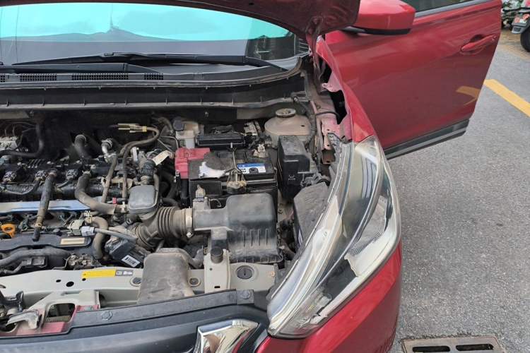 Used Nissan Kicks 2017 1.5L CVT Cool Enjoy Edition Engine Bay Left