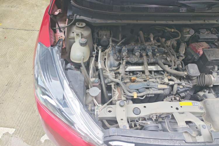 Used Nissan Kicks 2017 1.5L CVT Smart Edition Engine Bay Right
