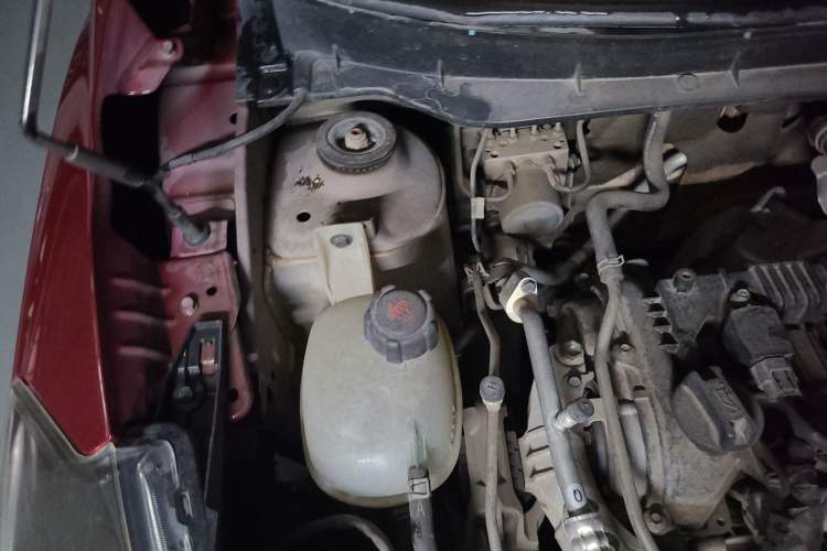 Used Nissan Kicks 2017 1.5L CVT Smart Drive Edition Engine Bay Right