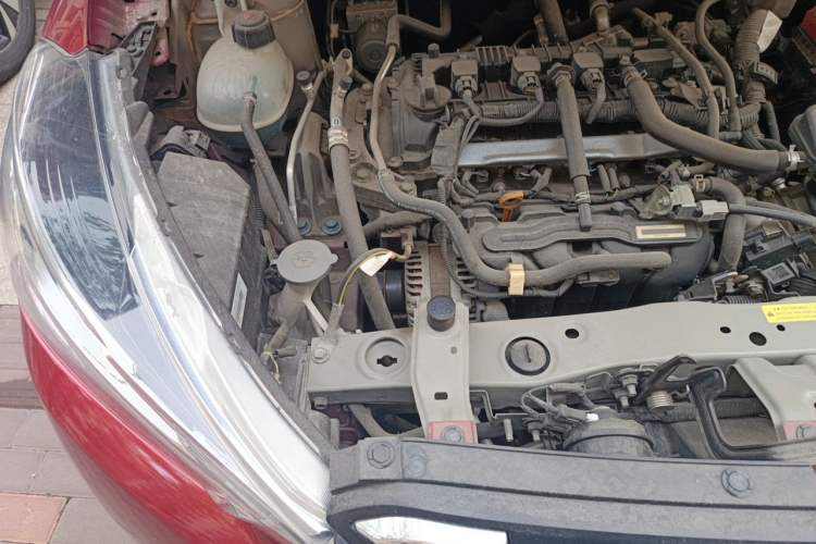Used Nissan Kicks 2017 1.5L CVT Smart Drive Edition Engine Bay Right