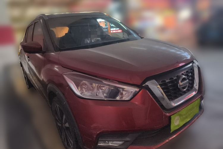 Used Nissan Kicks 2017 1.5L CVT Smart Drive Edition Front Right 45 Deg