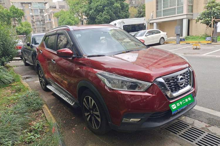 Used Nissan Kicks 2017 1.5L CVT Smart Drive Edition Front Right 45 Deg