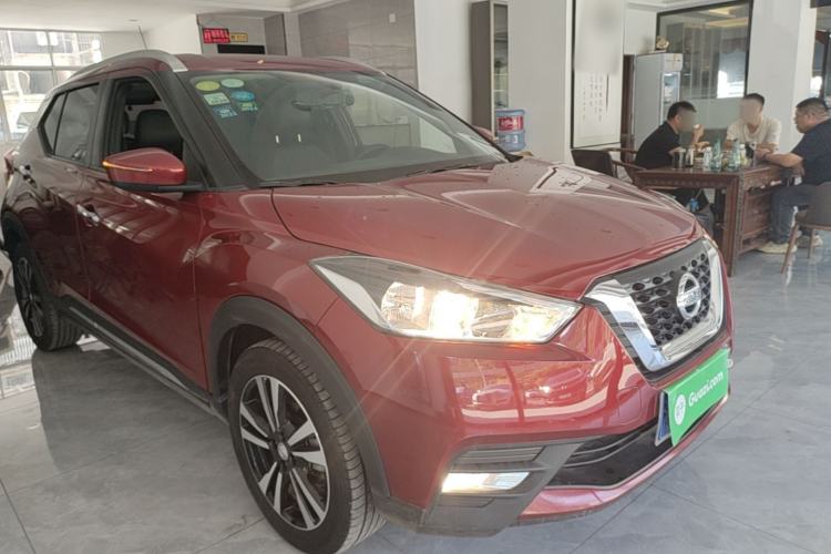 Used Nissan Kicks 2017 1.5L CVT Smart Drive Edition Front Right 45 Deg