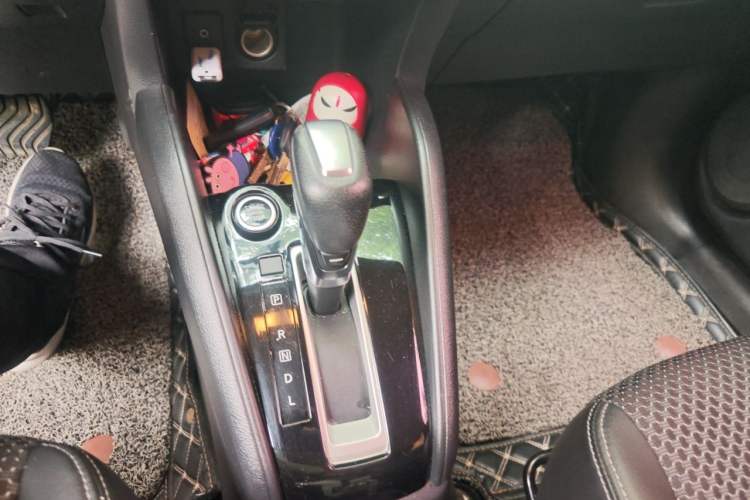 Used Nissan Kicks 2017 1.5L CVT Smart Drive Edition Gear Lever