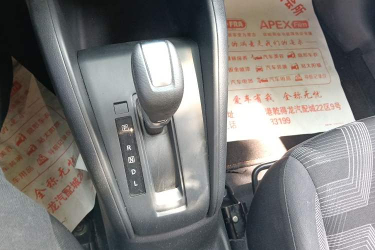 Used Nissan Kicks 2017 1.5L CVT Cool Enjoy Edition Gear Lever