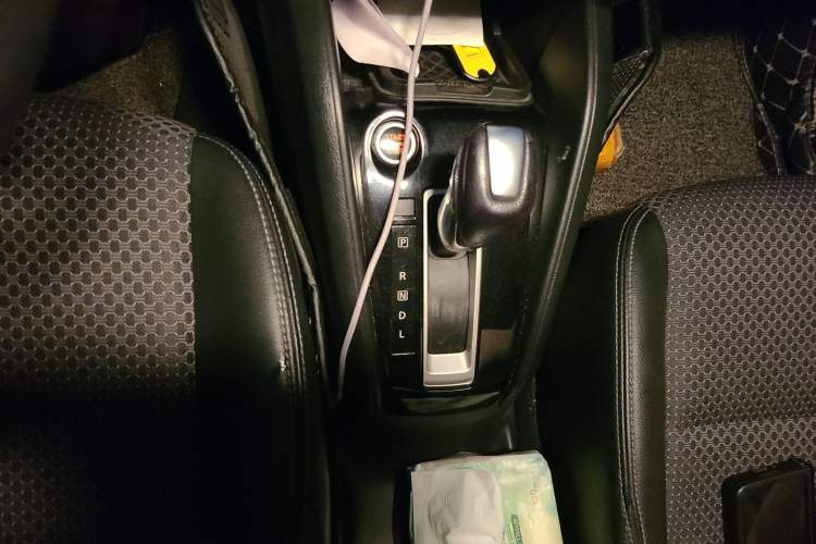 Used Nissan Kicks 2017 1.5L CVT Smart Drive Edition Gear Lever