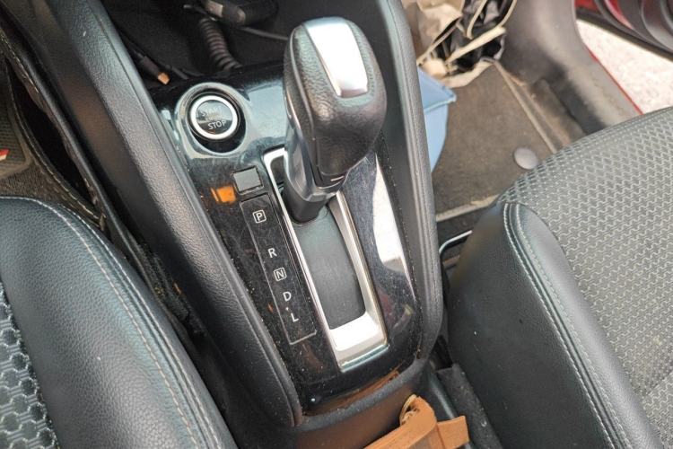 Used Nissan Kicks 2017 1.5L CVT Smart Drive Edition Gear Lever