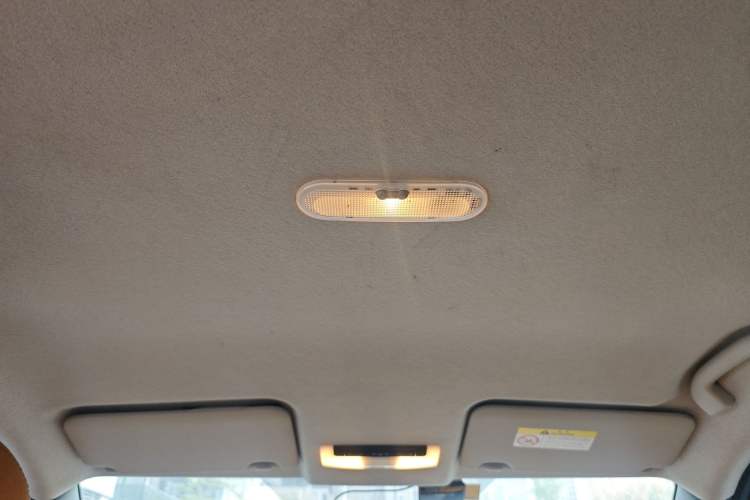 Used Nissan Kicks 2017 1.5L CVT Smart Drive Edition Headliner