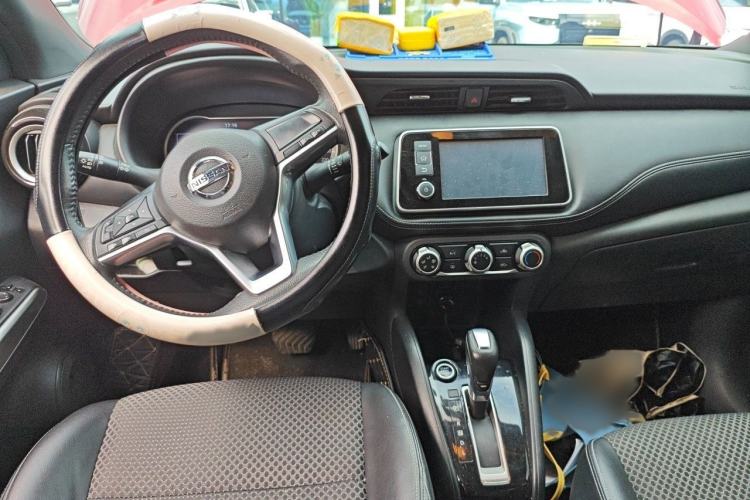 Used Nissan Kicks 2017 1.5L CVT Smart Drive Edition Interior 2