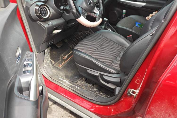 Used Nissan Kicks 2017 1.5L CVT Smart Drive Edition Interior 3
