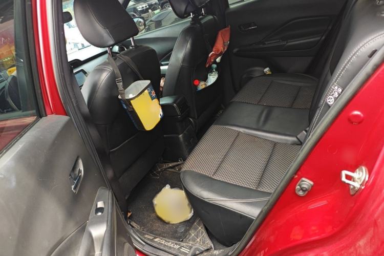 Used Nissan Kicks 2017 1.5L CVT Smart Drive Edition Interior 4
