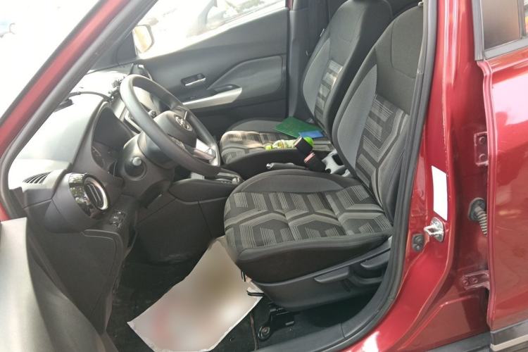 Used Nissan Kicks 2017 1.5L CVT Cool Enjoy Edition Left Front Seat