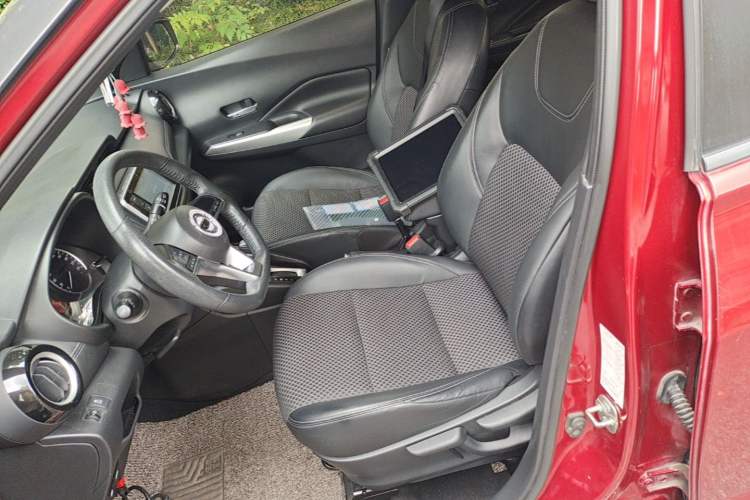 Used Nissan Kicks 2017 1.5L CVT Smart Drive Edition Left Front Seat