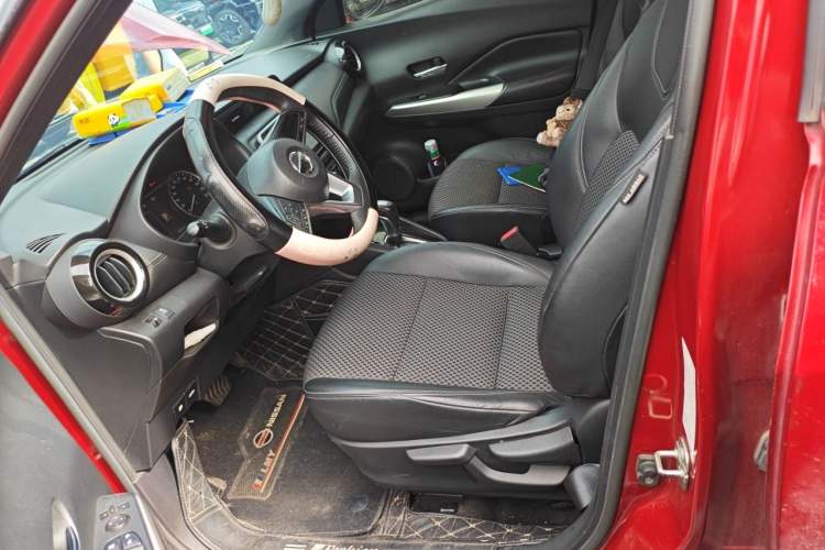 Used Nissan Kicks 2017 1.5L CVT Smart Drive Edition Left Front Seat