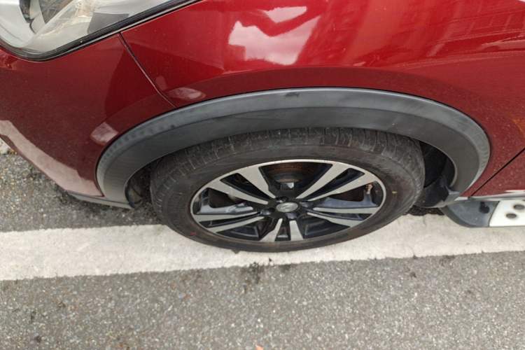 Used Nissan Kicks 2017 1.5L CVT Smart Drive Edition Left Front Wheel Hub