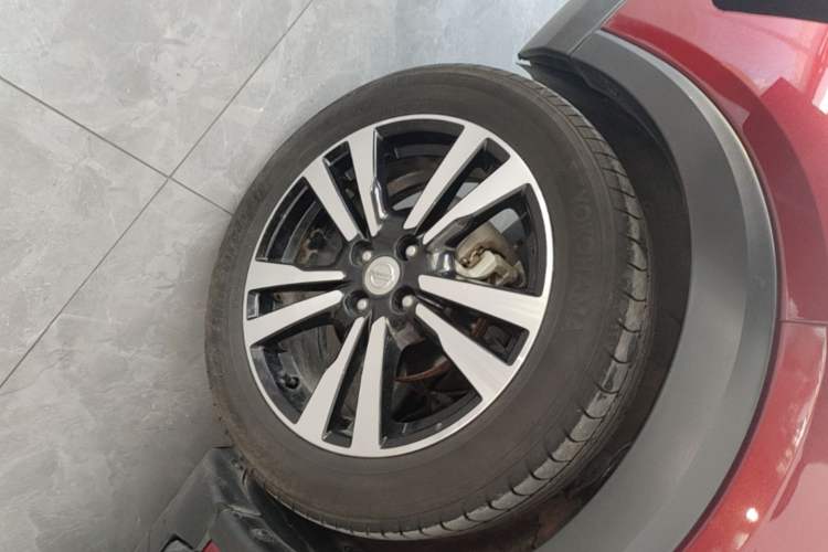 Used Nissan Kicks 2017 1.5L CVT Smart Drive Edition Left Front Wheel Hub