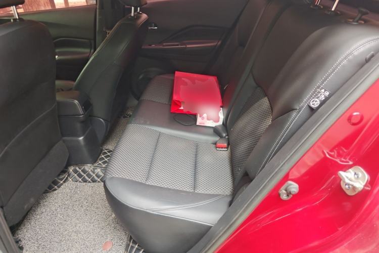 Used Nissan Kicks 2017 1.5L CVT Smart Drive Edition Left Rear Seat