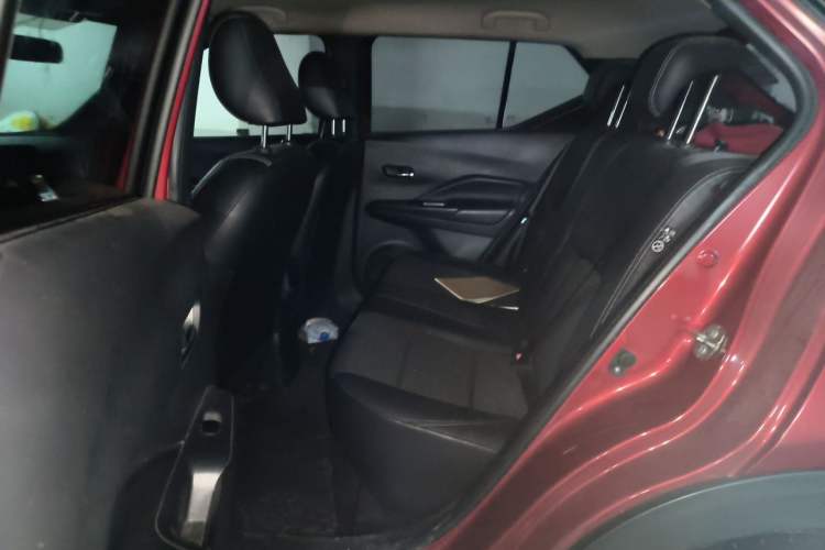 Used Nissan Kicks 2017 1.5L CVT Smart Drive Edition Left Rear Seat
