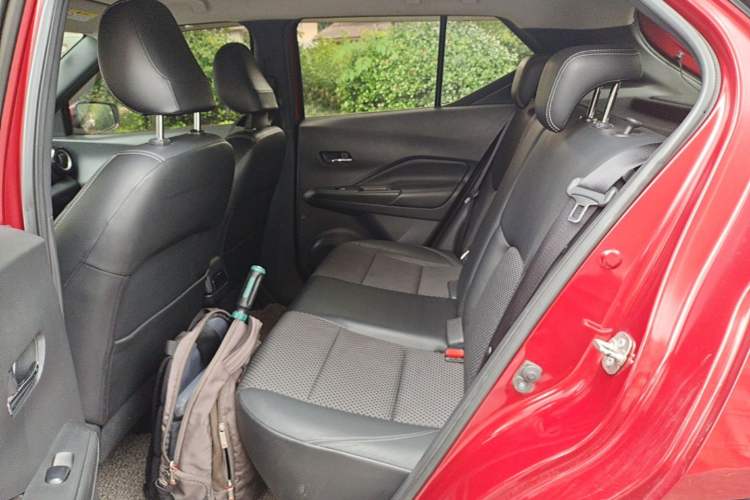 Used Nissan Kicks 2017 1.5L CVT Smart Drive Edition Left Rear Seat