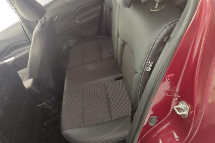 Used Nissan Kicks 2017 1.5L CVT Smart Drive Edition Left Rear Seat