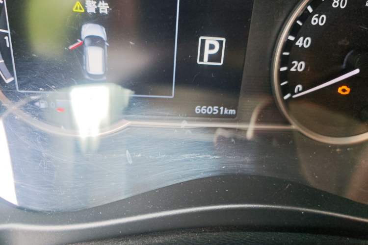 Used Nissan Kicks 2017 1.5L CVT Smart Drive Edition Odometer Close Up