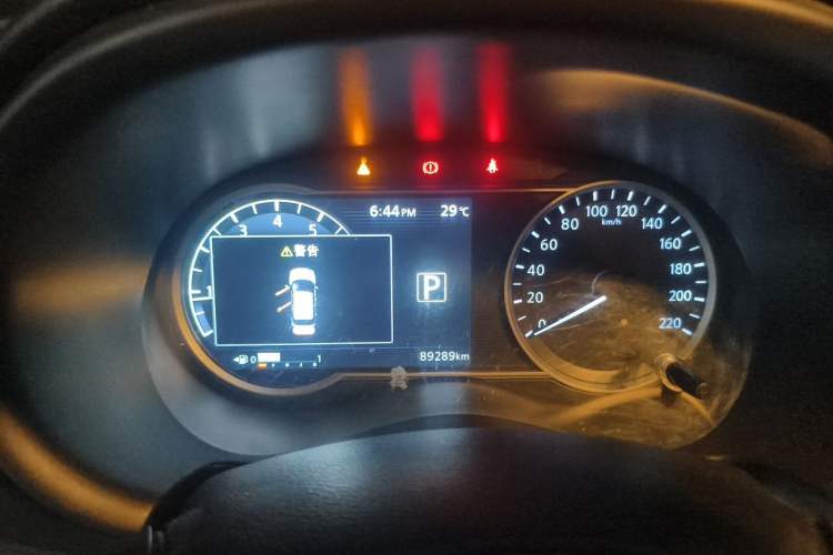Used Nissan Kicks 2017 1.5L CVT Smart Drive Edition Odometer Close Up