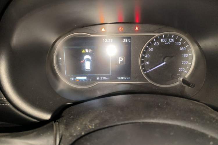 Used Nissan Kicks 2017 1.5L CVT Smart Drive Edition Odometer Close Up