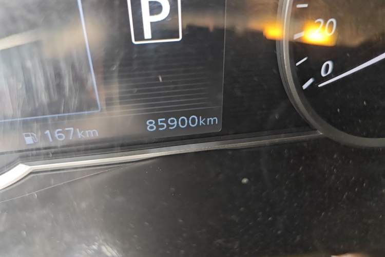 Used Nissan Kicks 2017 1.5L CVT Smart Drive Edition Odometer Close Up