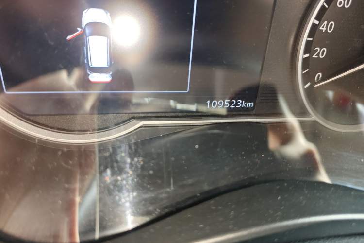 Used Nissan Kicks 2017 1.5L CVT Smart Drive Edition Odometer Close Up