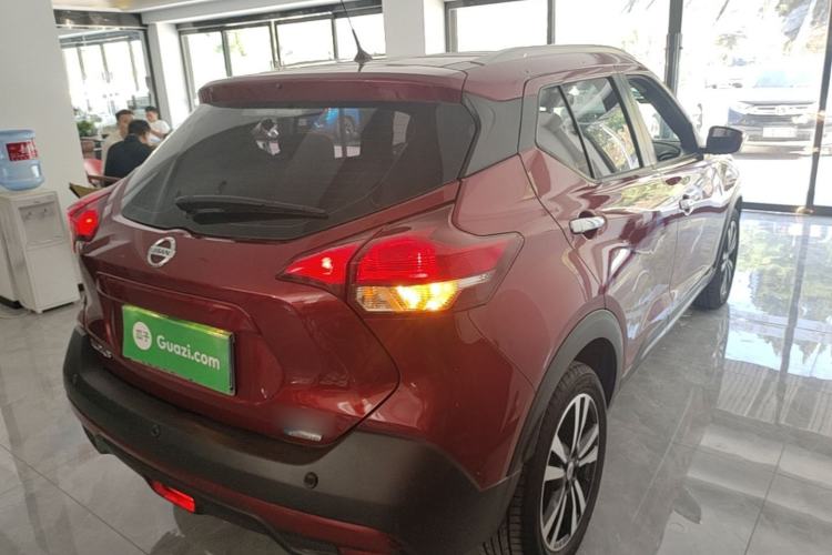 Used Nissan Kicks 2017 1.5L CVT Smart Drive Edition Rear Right 45 Deg