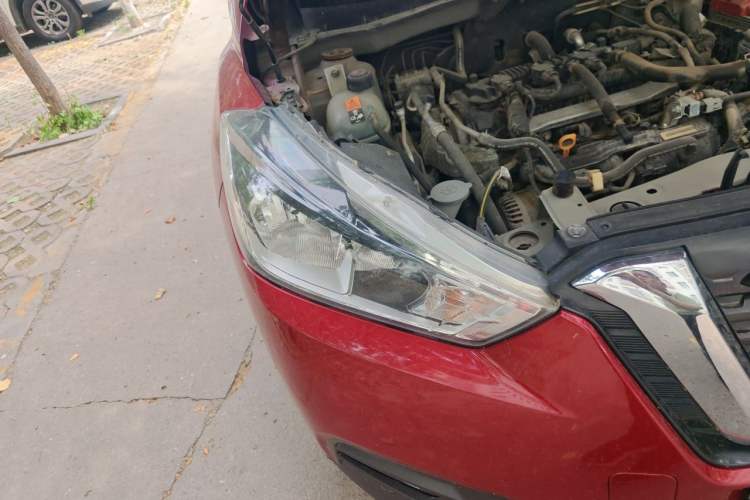 Used Nissan Kicks 2017 1.5L CVT Smart Drive Edition Right Front Headlight