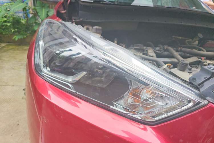Used Nissan Kicks 2017 1.5L CVT Smart Edition Right Front Headlight