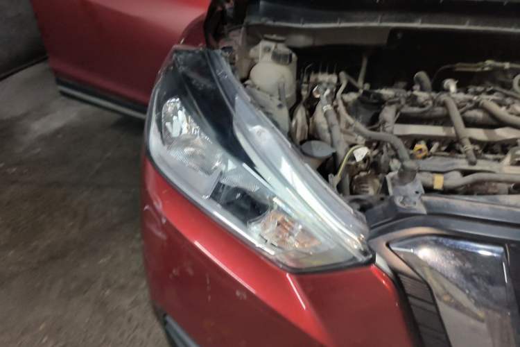 Used Nissan Kicks 2017 1.5L CVT Smart Drive Edition Right Front Headlight