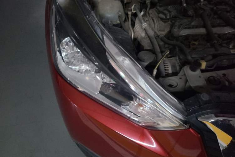 Used Nissan Kicks 2017 1.5L CVT Smart Drive Edition Right Front Headlight