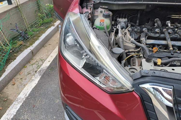 Used Nissan Kicks 2017 1.5L CVT Cool Enjoy Edition Right Front Headlight