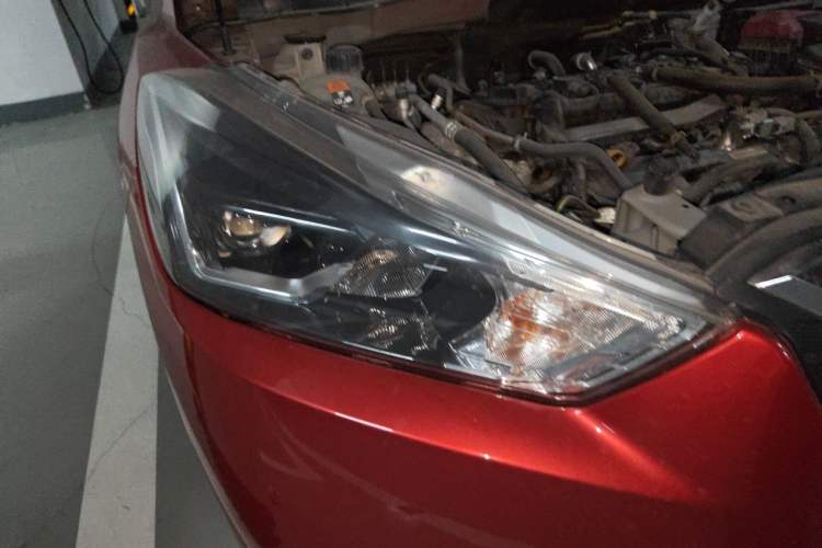 Used Nissan Kicks 2017 1.5L CVT Smart Edition Right Front Headlight