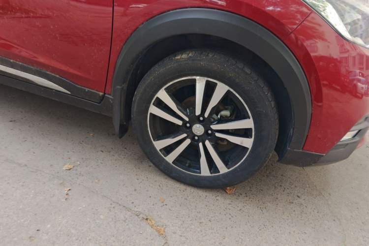 Used Nissan Kicks 2017 1.5L CVT Smart Drive Edition Right Front Wheel Hub