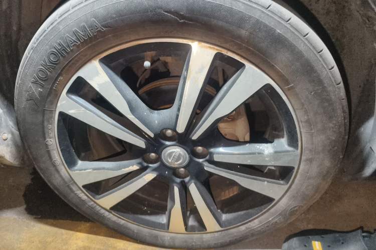 Used Nissan Kicks 2017 1.5L CVT Smart Drive Edition Right Front Wheel Hub