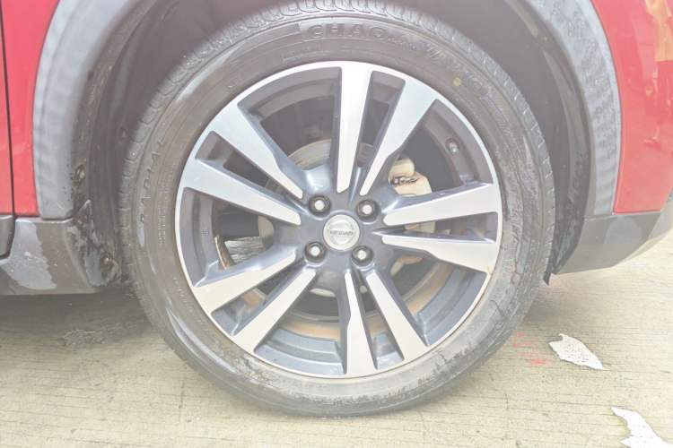 Used Nissan Kicks 2017 1.5L CVT Smart Edition Right Front Wheel Hub