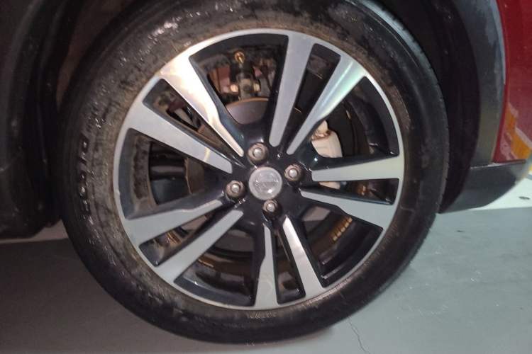 Used Nissan Kicks 2017 1.5L CVT Smart Drive Edition Right Front Wheel Hub