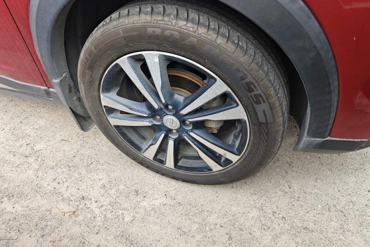 Used Nissan Kicks 2017 1.5L CVT Smart Drive Edition Right Front Wheel Hub